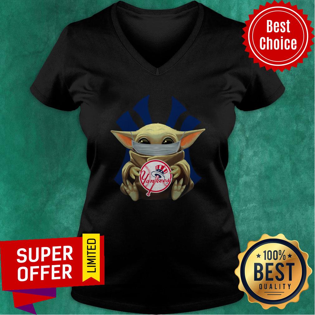 Awesome Baby Yoda Face Mask Hug New York Yankees Shirt