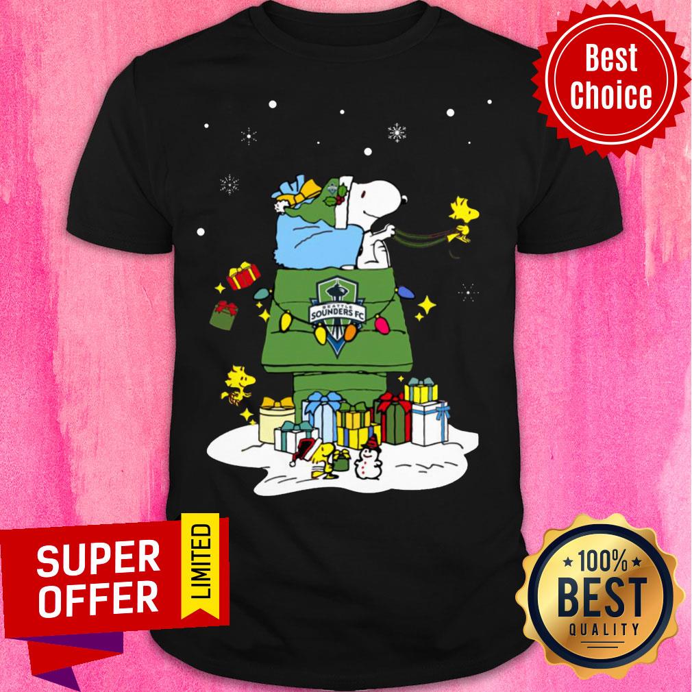 Awesome Seattle Sounders FC Santa Snoopy Wish You A Merry Christmas Shirt