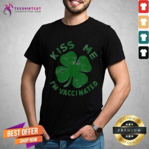 Good Kiss Me I Am Irish & Vaccinated St Patricks Day 2021 Shirt