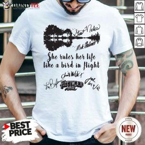 Hot Fleetwood Mac She Rules Her Life Like A Bird In Flight Signatures Shirt