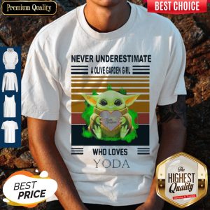 Awesome Baby Yoda Hug Olive Garden Never Underestimate A Olive Garden Girl Who Loves Yoda Shirt