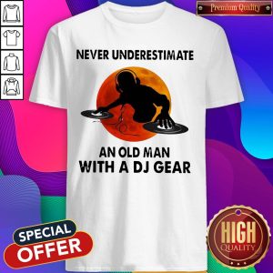 Nice Never Underestimate An Old Man With A DJ Gear Vintage Shirt