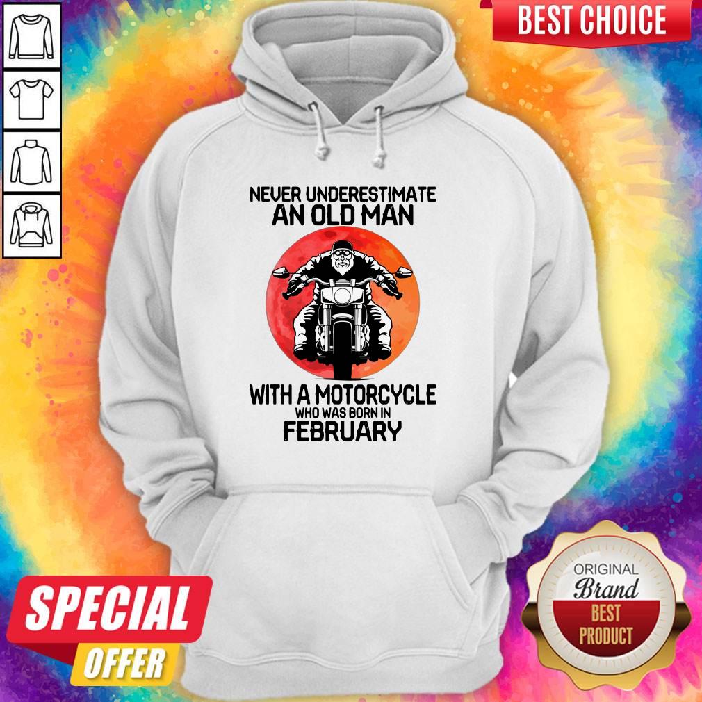 good-never-underestimate-an-old-man-with-a-motorcycle-who-was-born-in-february-moon-hoodie.jpg