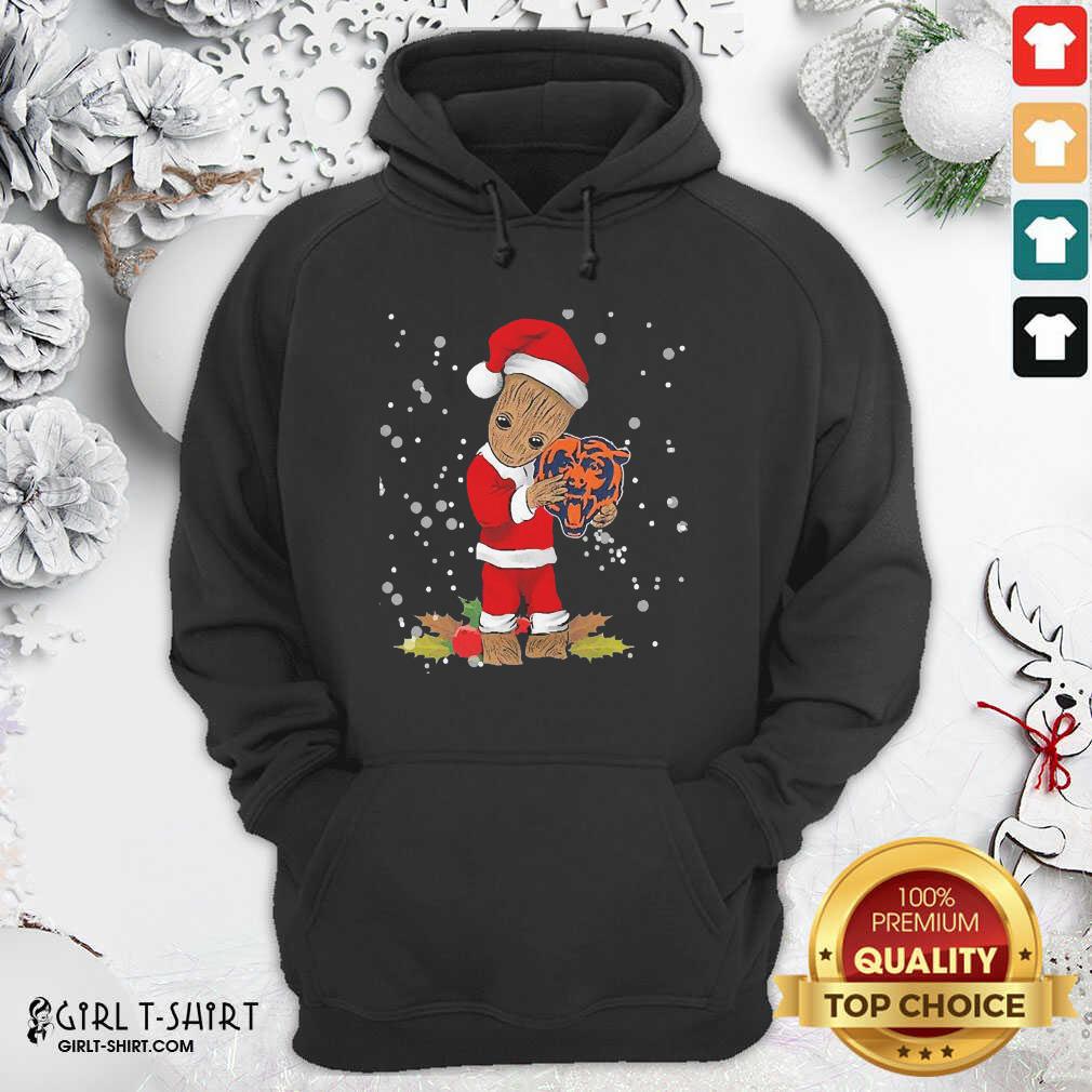 Great Santa Baby Groot Hug Chicago Bears Christmas Shirt