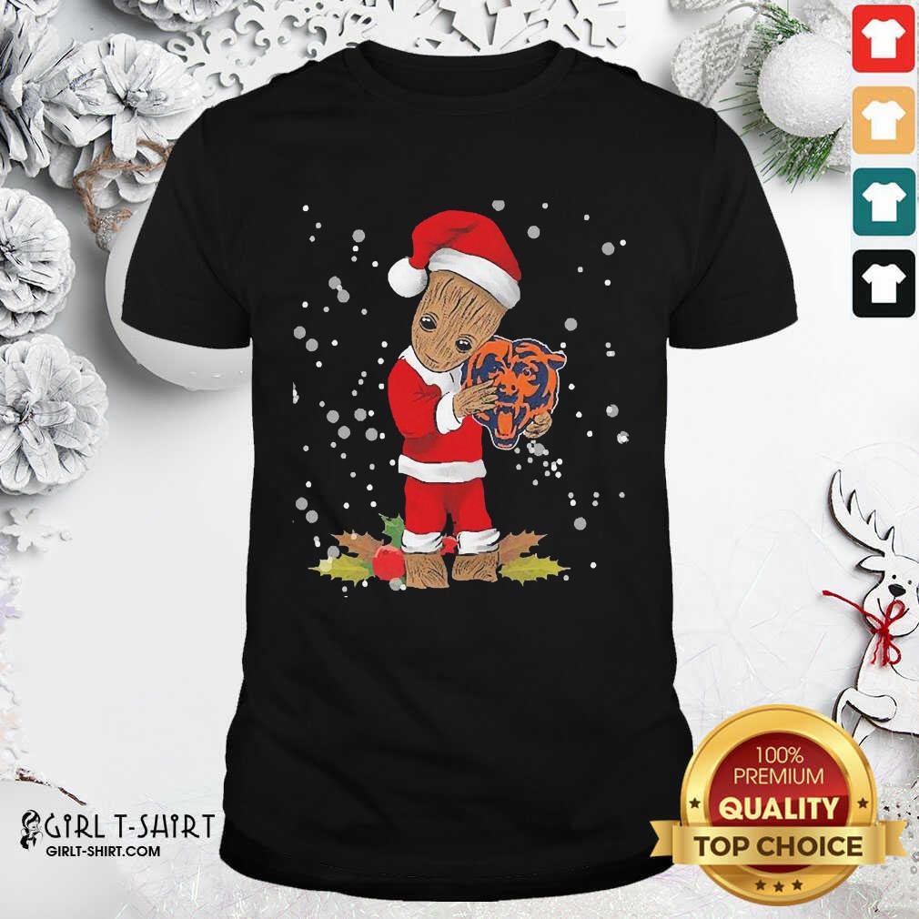 Great Santa Baby Groot Hug Chicago Bears Christmas Shirt