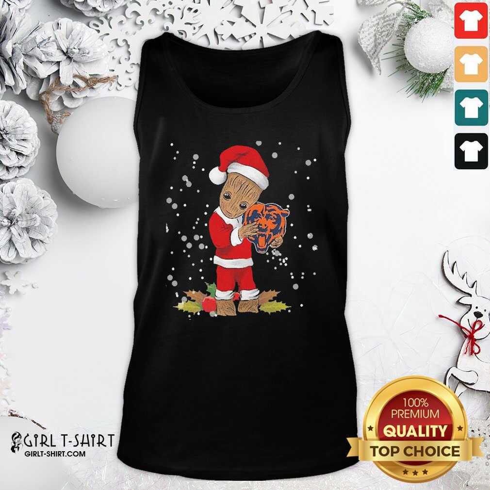 Great Santa Baby Groot Hug Chicago Bears Christmas Shirt