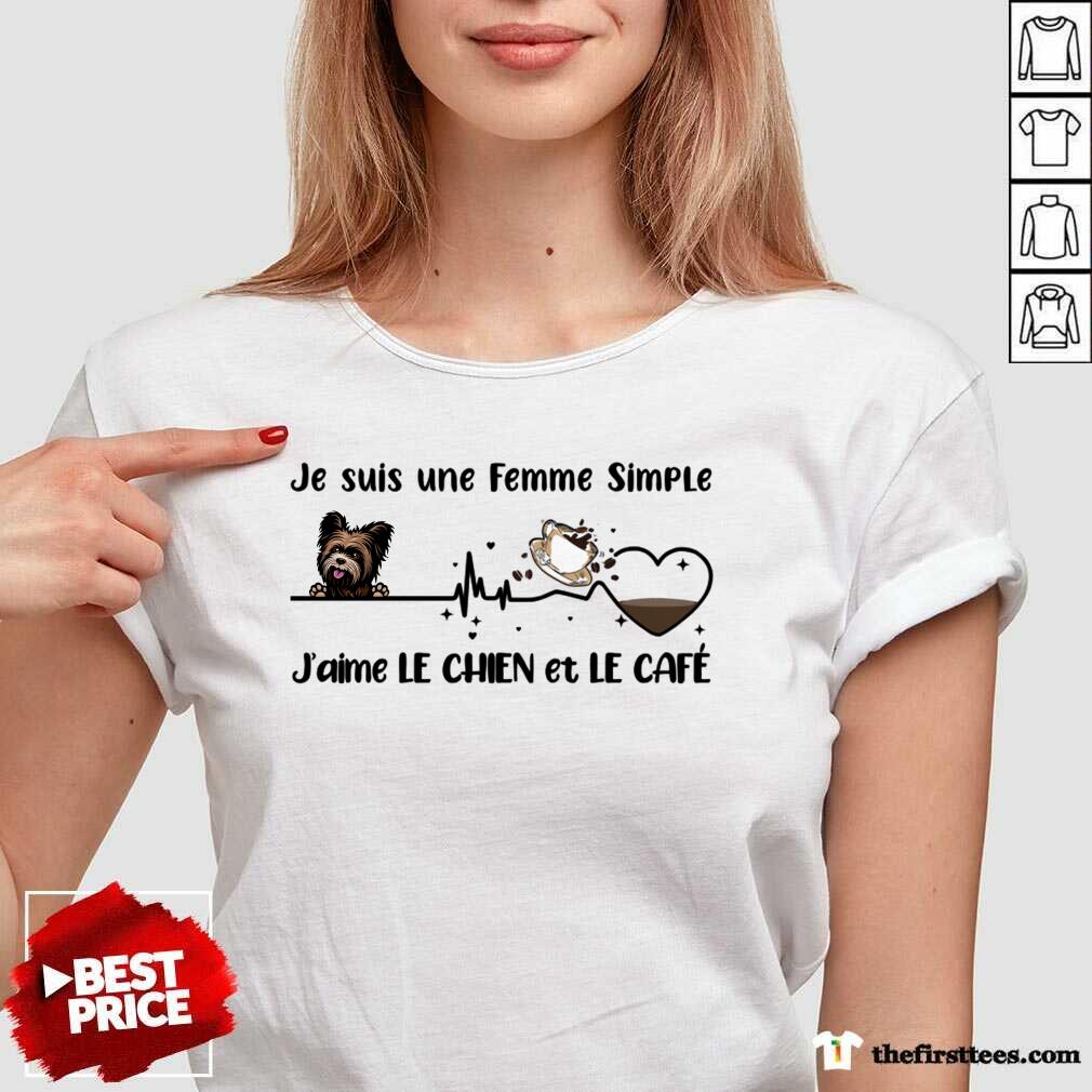 Je Suis Une Femme Simple J'aimé Le Chien Et Le Café Shirt