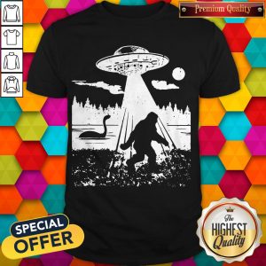 Official Bigfoot UFO Abduction Funny Sasquatch Aliens Shirt