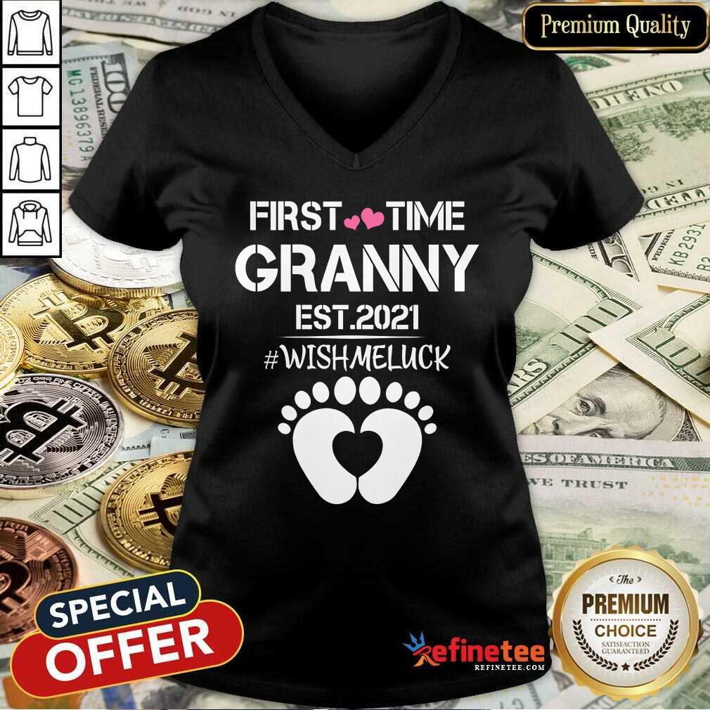 Nice Baby Foots First Time Grandma Est 2020 Wish Me Luck Shirt