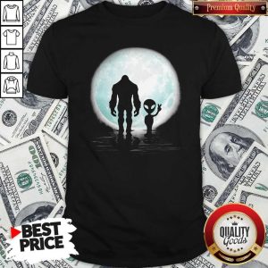 Good Bigfoot And Alien Under The Moon Shirt