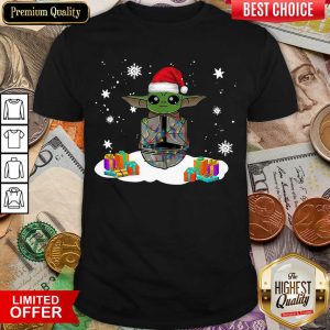 Cute Santa Baby Yoda Merry Christmas Gift Shirt