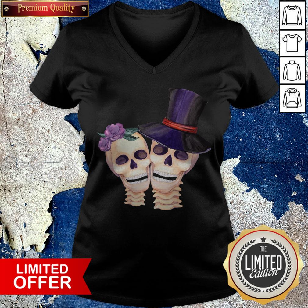 funny-cute-smiling-couple-lover-skull-floral-roses-and-leaf-dia-de-muertos-day-dead-halloween-v-neck.jpg