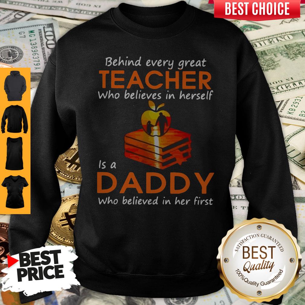 hot-behind-every-great-teacher-who-believes-in-herself-is-a-dad-who-believed-in-her-first-sweatshirt.jpg