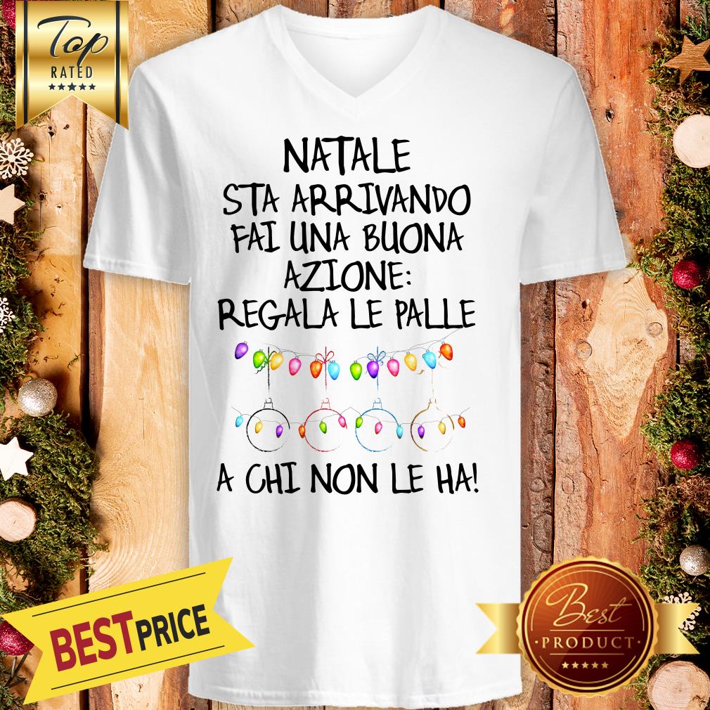 official-natale-sta-arrivando-fai-une-buona-azione-regala-le-palle-a-chi-non-le-ha-v-neck.jpg