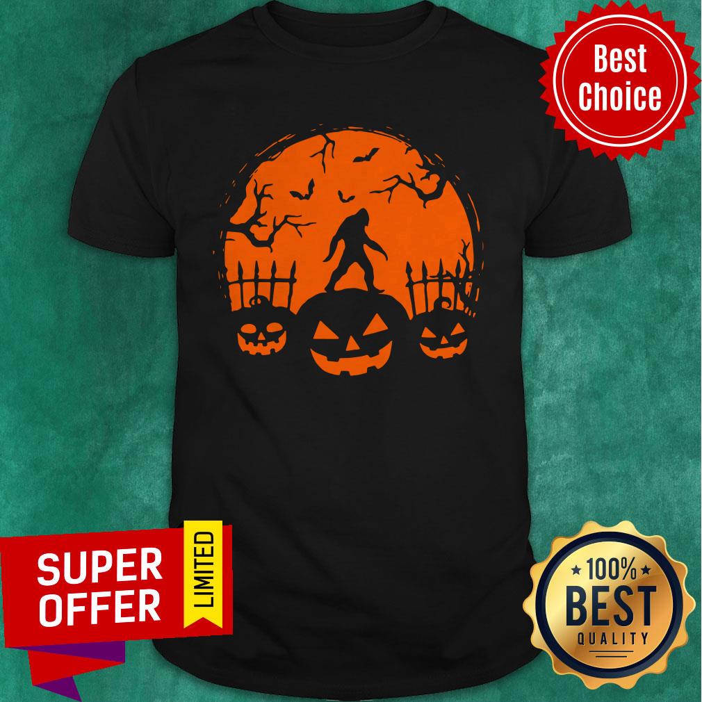 Funny Halloween Night Pumpkins Bigfoot Shirt