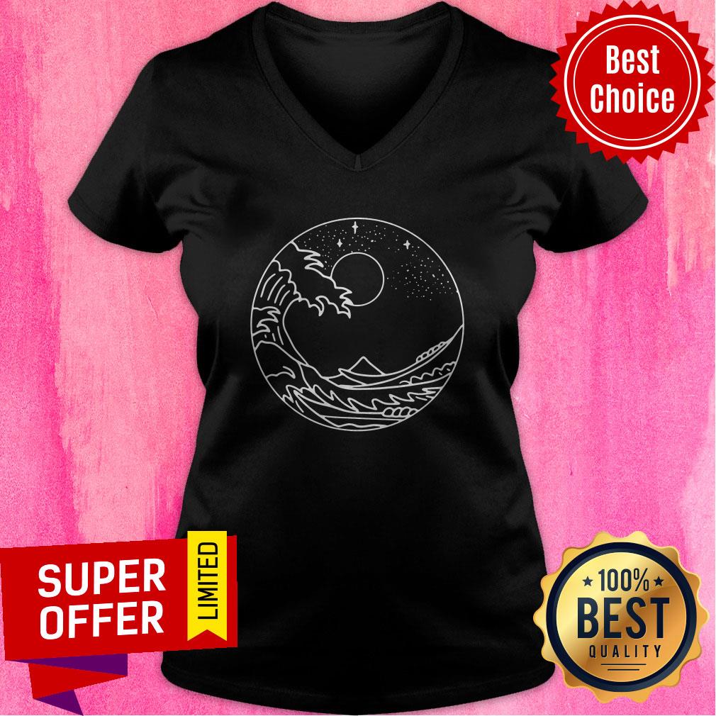 Top The Great Wave Off Kanagawa Minimal Line Art Nature Gift Shirt