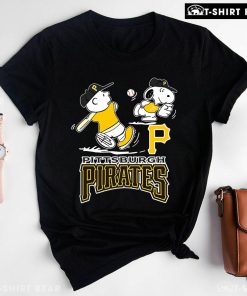 Peanuts Charlie Brown And Snoopy Playing Baseball Pittsburgh Pirates T-Shirt