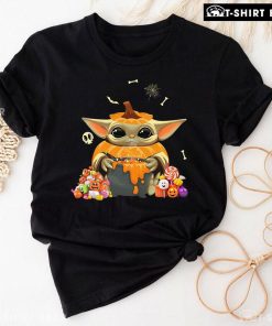 Baby Yoda Hug Pumpkin Candies Halloween T-Shirt