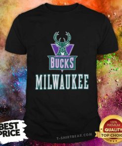Vintage NBA Milwaukee Bucks Spell-Out T-shirt
