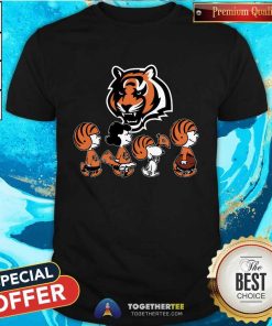 The Peanuts Snoopy And Friends Cheer For The Cincinnati Bengals NFL T-shirt
