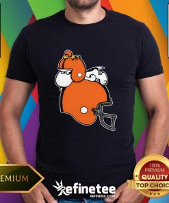 Snoopy And Woodstock Resting On Cleveland Browns Helmet T-shirt