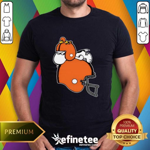 Snoopy And Woodstock Resting On Cleveland Browns Helmet T-shirt