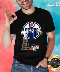 Nice Snoopy And Woodstock Paint Edmonton Oilers NHL Logo T-Shirt