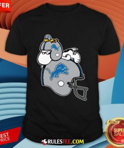 Snoopy And Woodstock Resting On Detroit Lions Helmet T-shirt