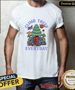 Nice Cute Bear Climb Trees Everyday T-Shirt