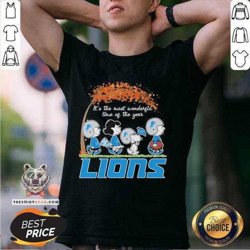 Great Detroit Lions Peanuts Charlie Browns And Snoopy In Fall T-Shirt