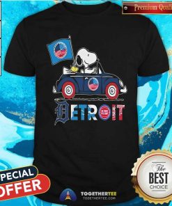 Nice Snoopy And Woodstock Driving Car Detroit Sports Teams Flag T-Shirt