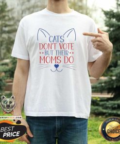 Premium Cats Don’t Vote But Their Moms Do Kamala Harris Walz 2024 T-Shirt