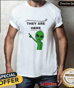 Pretty Extraterrestre They Are Here T-Shirt