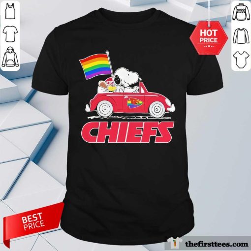 Top Snoopy And Woodstock Drives Car Kansas City Chiefs Pride Flag T-Shirt