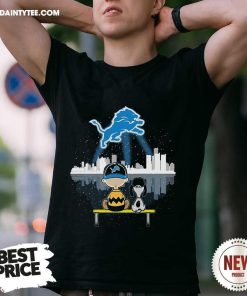 Good Charlie Brown And Snoopy Watching City Detroit Lions Football T-Shirt