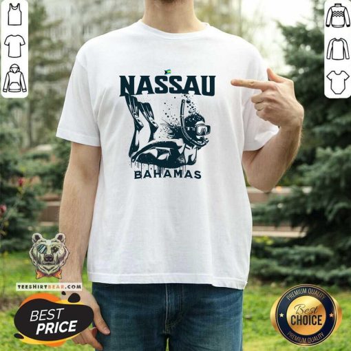 Nice Bahamas Souvenir Nassau Bahamas Snorkeling T-Shirt