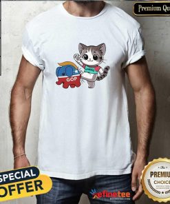 Pretty Kamala Harris Cat Kick Trump Elephant GOP T-Shirt