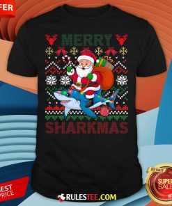 Nice Merry Sharkmas Christmas Shark Lights Santa Hat T-Shirt