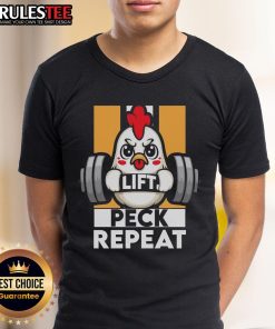 Awesome Chicken Lift Peek Repeat T-Shirt featuring a fun chicken graphic, perfect for fitness enthusiasts and poultry lovers.