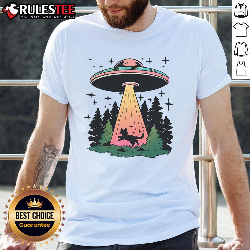 Cute Cat To The Mothership Ufo T Shirt Cute cat graphic on a 'To The Mothership' UFO t-shirt, perfect for cat lovers and UFO enthusiasts.