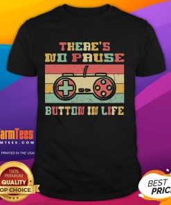 Alt Text: Funny There's No Pause Button In Life gamer T-shirt, perfect for gamers who appreciate humor and gaming culture.