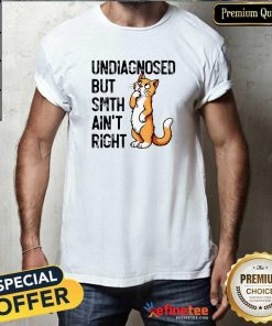 Funny Undiagnosed But Something Ain't Right Funny Cat Saying Meme T-Shirt