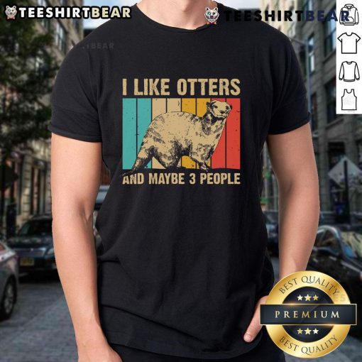Vintage sea otter lover t-shirt featuring a charming otter design, perfect for ocean and wildlife enthusiasts.