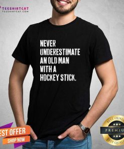 Pretty Never Underestimate An Old With A Hockey Stick Slogans T-Shirt