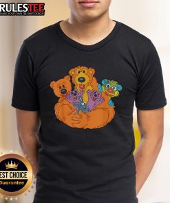 Alt Text: Cute bear wearing a blue house T-shirt, perfect for animal lovers and casual fashion enthusiasts.