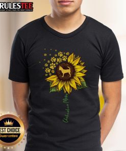 Funny Chihuahua Mom T-Shirt featuring a cute sunflower design for Chiwawa lovers, perfect for dog enthusiasts.