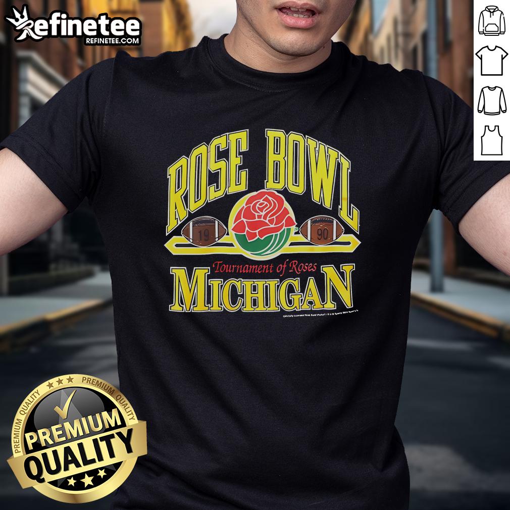 Hot Vintage University Of Michigan 1990 Rose Bowl Arch & Footballs Russell T-Shirt Hot Vintage University of Michigan 1990 Rose Bowl t-shirt featuring an arch design and footballs by Russell.