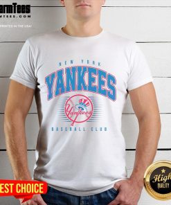Nice retro vintage Yankees baseball club T-shirt featuring classic logo and stylish design for fans.