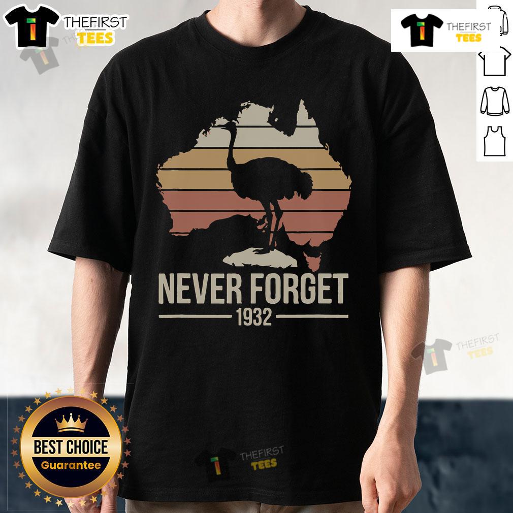 Top Never Forget 1932 Emu War Australia History Tribute Vintage T Shirt Vintage T-shirt featuring 'Never Forget 1932 Emu War' tribute, showcasing Australian history with a unique design.