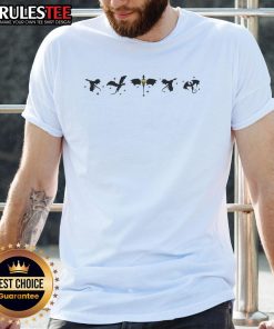 Awesome Fourth Wing Basgiath fantasy book 'Romantasy' dragons Yarros T-shirt featuring vibrant dragon artwork and captivating design.